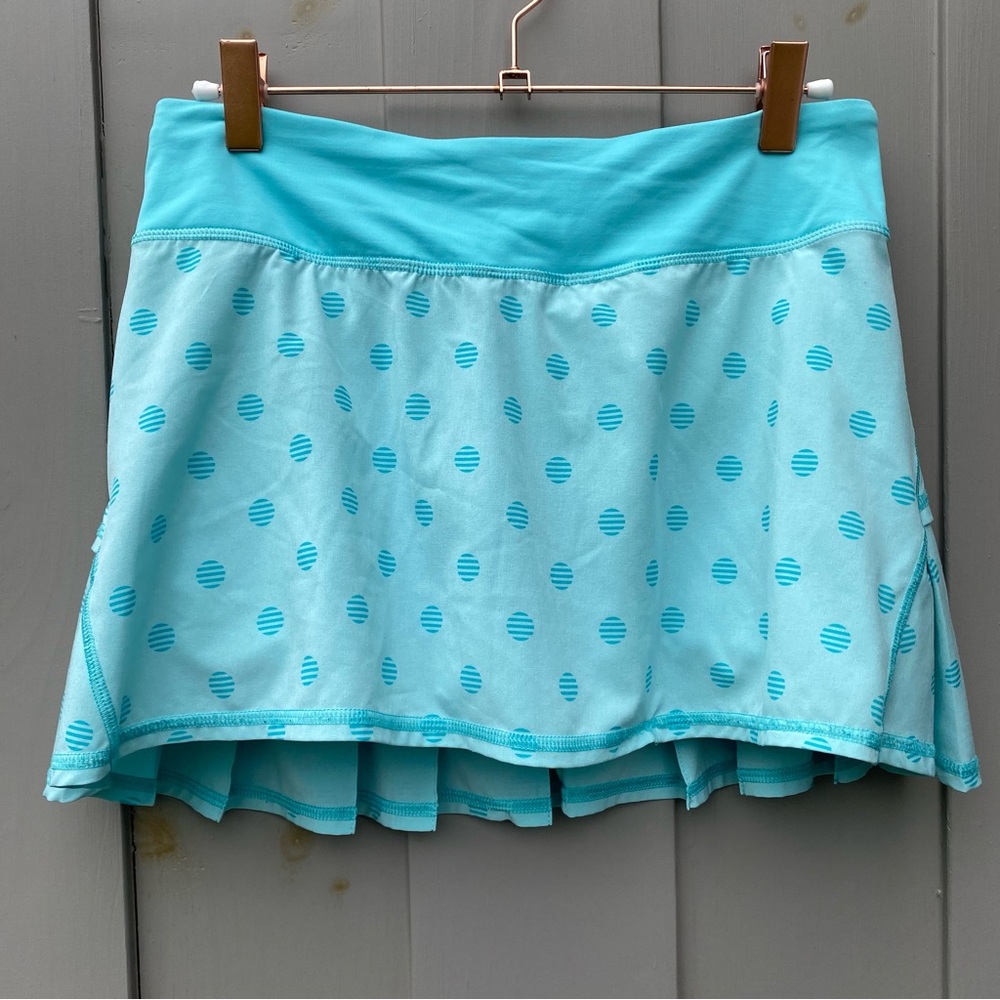 Lululemon skirt with shorts underneath size 4 excellent condition